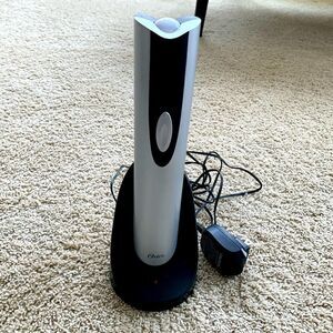 Oster Automatic wine bottle opener! Barely used! Model 4207-0NP.  Black & Silver